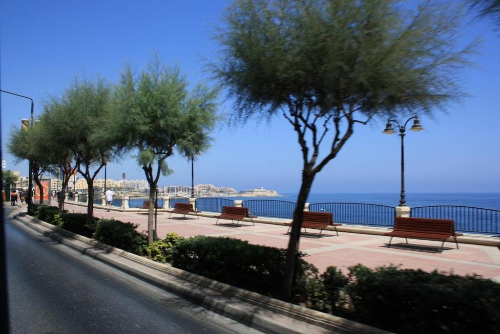 Superlative Apartment With Valletta And Harbour Views Sliema Luaran gambar