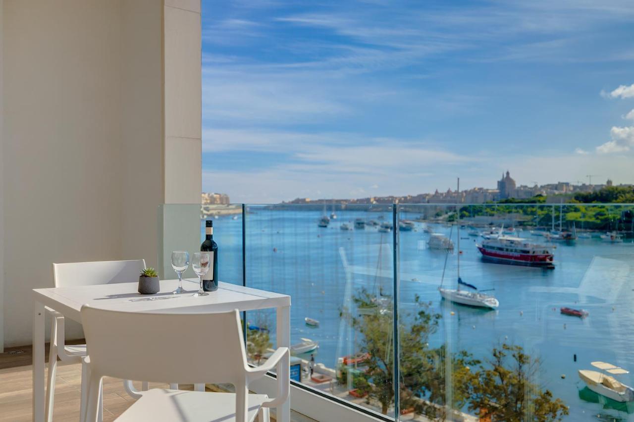 Superlative Apartment With Valletta And Harbour Views Sliema Luaran gambar