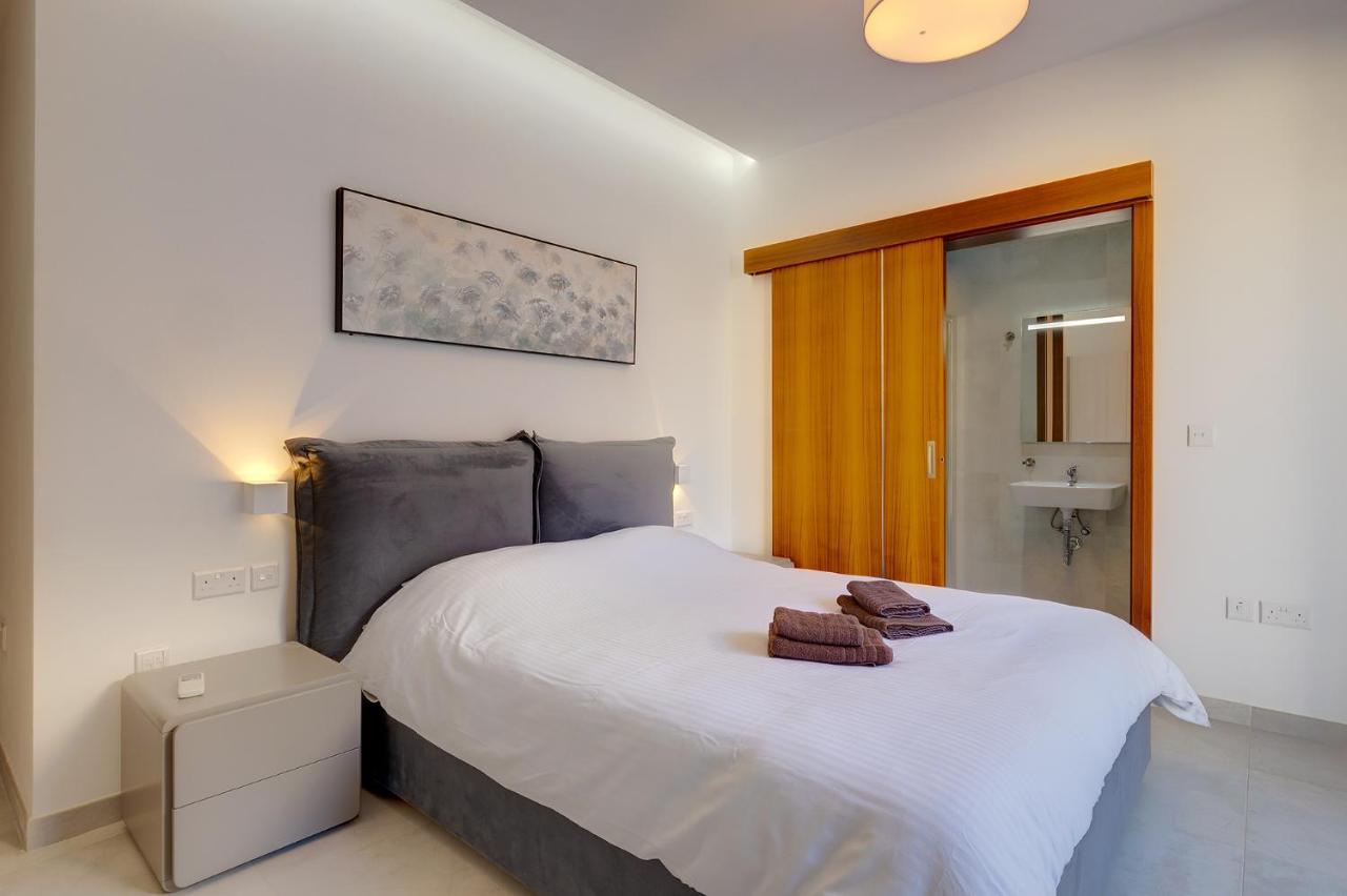 Superlative Apartment With Valletta And Harbour Views Sliema Luaran gambar